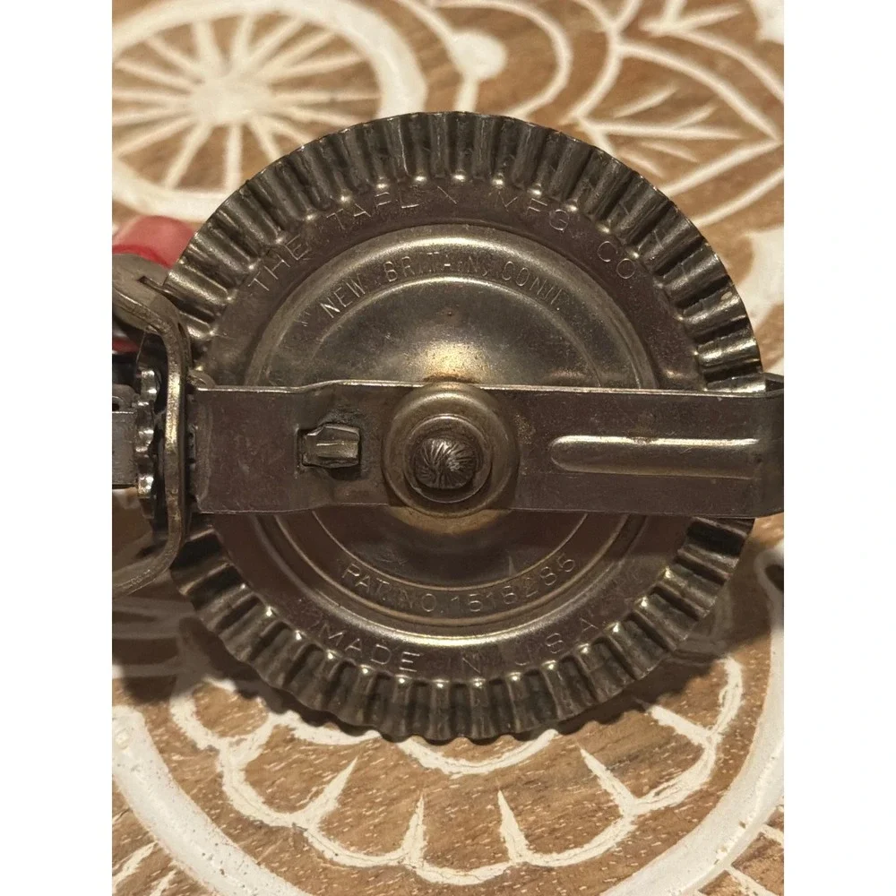 Vintage TAP-L-FO Hand Egg Beater Mixer – Red Handle